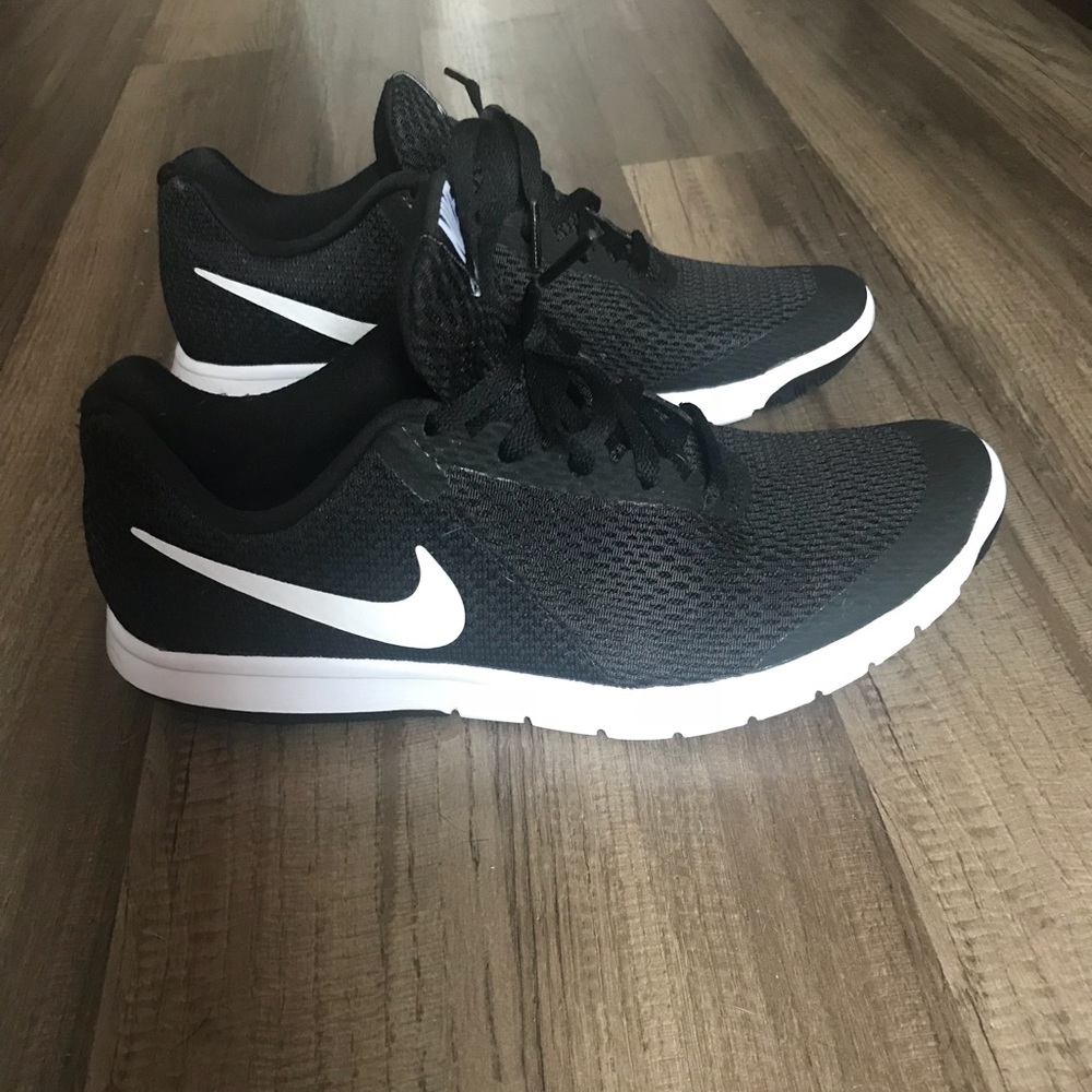 Brand new Nike women shoes
